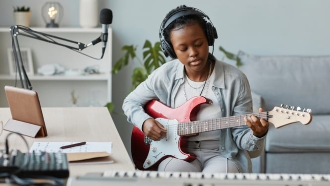 Wrap Up the Year on a High Note for Your Creative Business feature image