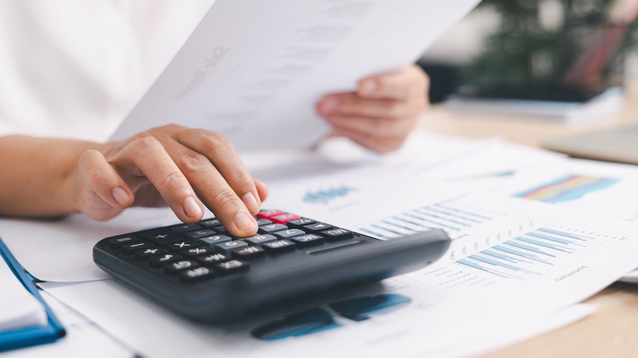 Pricing with Confidence for Creatives